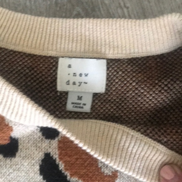 A new day sweater size medium - Picture 2 of 2